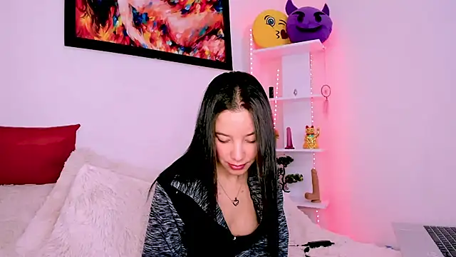 Manuelaa mejiia online show from February 18, 3:20 pm