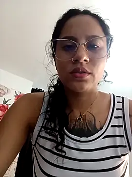 Snapshot of Karii-R chatting on April 30, 4:47 pm Karii-R online show from April 30, 4:47 pm