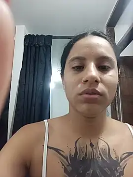 Snapshot of Karii-R chatting on May 24, 1:55 pm Karii-R online show from May 24, 1:55 pm