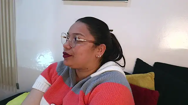 Snapshot of virtual_charm chatting on January 31, 7:12 pm virtual charm online show from January 31, 7:12 pm