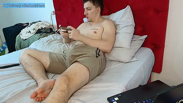 Snapshot of NicoDavisHere chatting on June 10, 8:21 pm NicoDavisHere online show from June 10, 8:21 pm