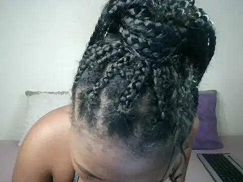 Snapshot of Thickqueenxxx chatting on October 2, 6:17 am Thickqueenxxx online show from October 2, 6:17 am
