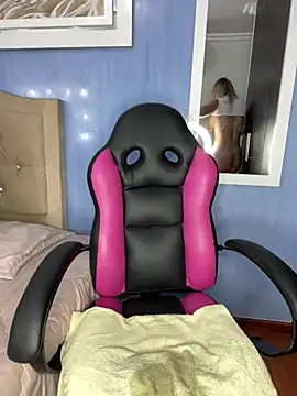 Snapshot of Miss_Erika_ chatting on December 29, 1:17 pm Miss Erika online show from December 29, 1:17 pm