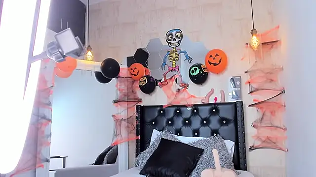 Fransheska-mon online show from October 17, 2:30 pm