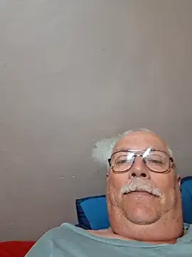 Snapshot of NawtyB1965 chatting on December 15, 3:34 am NawtyB1965 online show from December 15, 3:34 am