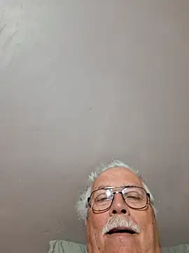 Snapshot of NawtyB1965 chatting on May 13, 3:57 am NawtyB1965 online show from May 13, 3:57 am