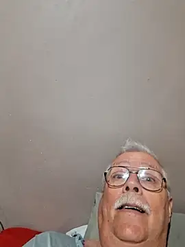 Snapshot of NawtyB1965 chatting on June 5, 4:06 am NawtyB1965 online show from June 5, 4:06 am