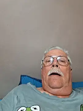 Snapshot of NawtyB1965 chatting on October 9, 3:29 am NawtyB1965 online show from October 9, 3:29 am