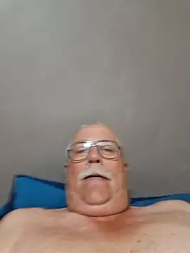 Snapshot of NawtyB1965 chatting on December 16, 3:44 am NawtyB1965 online show from December 16, 3:44 am