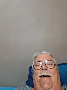 Snapshot of NawtyB1965 chatting on October 5, 4:14 am NawtyB1965 online show from October 5, 4:14 am