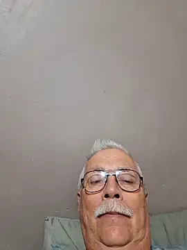 Snapshot of NawtyB1965 chatting on May 23, 5:17 am NawtyB1965 online show from May 23, 5:17 am