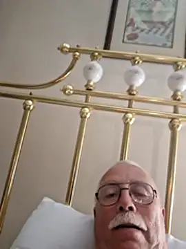 Snapshot of NawtyB1965 chatting on December 17, 7:08 pm NawtyB1965 online show from December 17, 7:08 pm