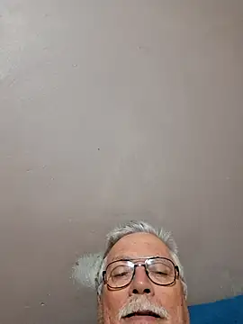 Snapshot of NawtyB1965 chatting on October 22, 3:17 am NawtyB1965 online show from October 22, 3:17 am