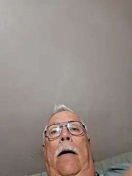 Snapshot of NawtyB1965 chatting on May 29, 3:34 am NawtyB1965 online show from May 29, 3:34 am