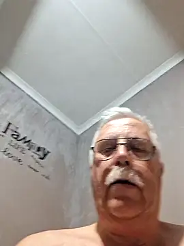 Snapshot of NawtyB1965 chatting on October 11, 3:40 am NawtyB1965 online show from October 11, 3:40 am