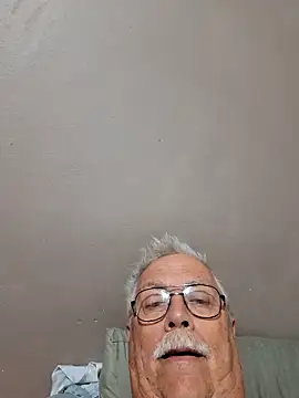 Snapshot of NawtyB1965 chatting on June 6, 4:07 am NawtyB1965 online show from June 6, 4:07 am