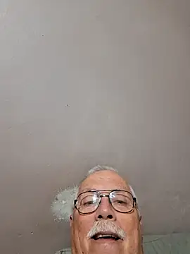 Snapshot of NawtyB1965 chatting on June 15, 4:12 am NawtyB1965 online show from June 15, 4:12 am