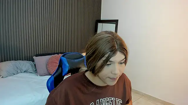 Axel brunette1 online show from May 4, 3:43 am