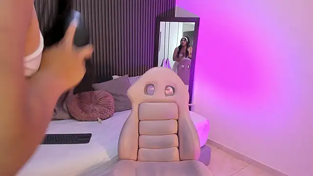 Axel brunette1 online show from December 2, 7:48 pm