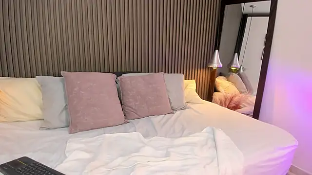 Axel brunette1 online show from December 3, 7:52 am