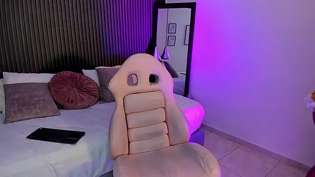 Axel brunette1 online show from November 21, 7:35 pm