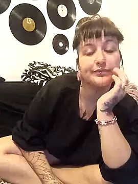 SweetPivoinee online show from December 5, 6:28 pm