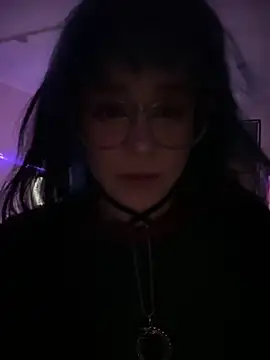 MaddisonHaas online show from April 6, 4:30 pm