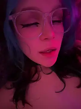 Snapshot of MaddisonHaas chatting on March 21, 3:01 am MaddisonHaas online show from March 21, 3:01 am