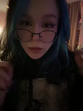 Snapshot of MaddisonHaas chatting on February 18, 12:37 am MaddisonHaas online show from February 18, 12:37 am