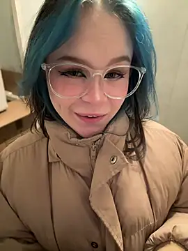 Snapshot of MaddisonHaas chatting on February 17, 12:22 am MaddisonHaas online show from February 17, 12:22 am