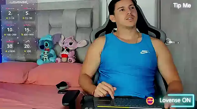 Snapshot of victor_vixen chatting on March 6, 3:13 pm victor vixen online show from March 6, 3:13 pm