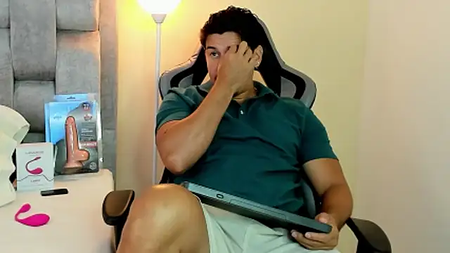 victor vixen online show from April 17, 9:50 pm