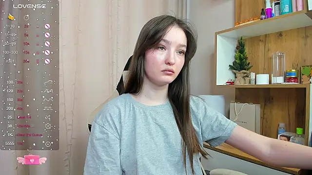 Snapshot of Fairyy_Moon chatting on February 13, 8:06 am Fairyy Moon online show from February 13, 8:06 am