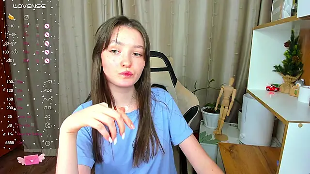 Snapshot of Fairyy_Moon chatting on January 15, 12:47 pm Fairyy Moon online show from January 15, 12:47 pm