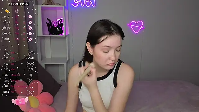 Snapshot of Fairyy_Moon chatting on October 13, 12:34 am Fairyy Moon online show from October 13, 12:34 am