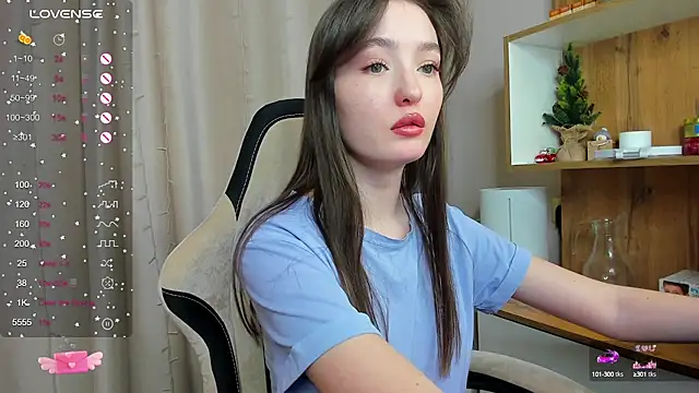 Snapshot of Fairyy_Moon chatting on February 1, 2:24 pm Fairyy Moon online show from February 1, 2:24 pm