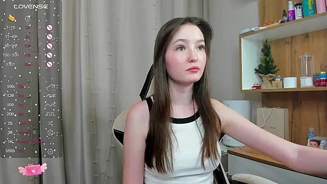 Snapshot of Fairyy_Moon chatting on February 8, 11:55 am Fairyy Moon online show from February 8, 11:55 am