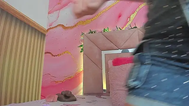 Taylor  cooper online show from February 10, 6:40 pm