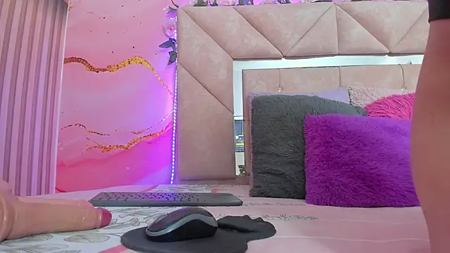 Taylor  cooper online show from November 26, 6:52 pm