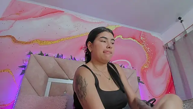 Taylor  cooper online show from November 24, 6:30 pm