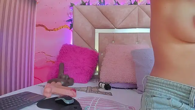 Taylor  cooper online show from October 23, 6:28 pm