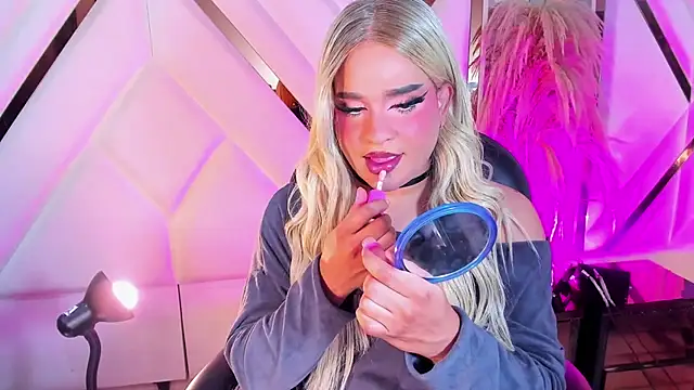 Snapshot of Elody_Preysler69 chatting on February 25, 4:01 am Elody Preysler69 online show from February 25, 4:01 am