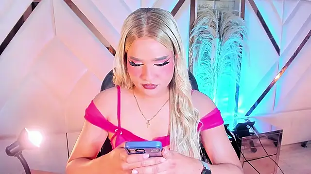 Snapshot of Elody_Preysler69 chatting on February 17, 5:16 am Elody Preysler69 online show from February 17, 5:16 am