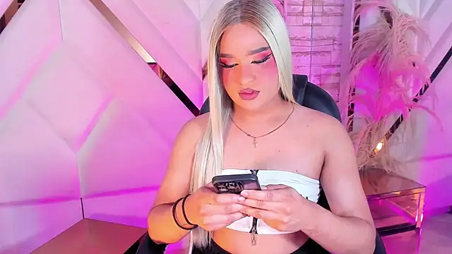 Snapshot of Elody_Preysler69 chatting on January 17, 4:49 am Elody Preysler69 online show from January 17, 4:49 am