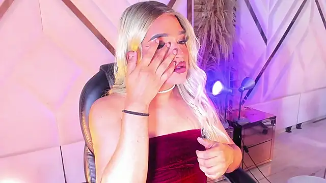 Snapshot of Elody_Preysler69 chatting on December 19, 3:32 am Elody Preysler69 online show from December 19, 3:32 am