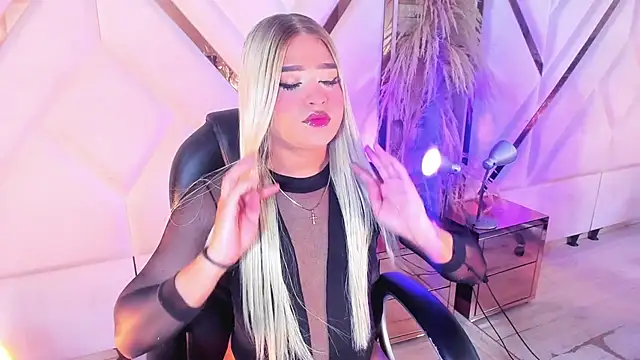 Snapshot of Elody_Preysler69 chatting on December 3, 4:57 am Elody Preysler69 online show from December 3, 4:57 am