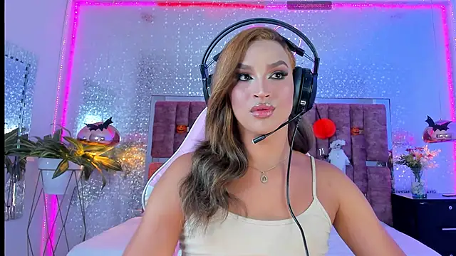 Snapshot of KylieVictoria chatting on October 20, 4:25 am KylieVictoria online show from October 20, 4:25 am
