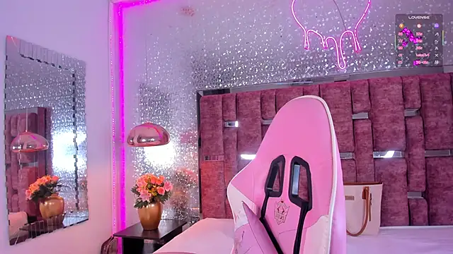 KylieVictoria online show from November 5, 4:59 am