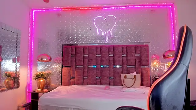 KylieVictoria online show from November 3, 4:28 am