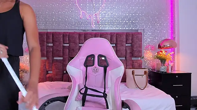 KylieVictoria online show from November 9, 5:00 am